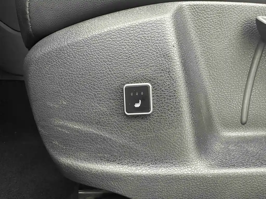 Volkswagen Touran 2023 — фото 11