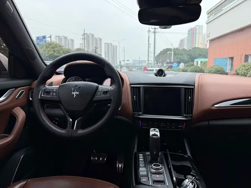 Maserati Levante 2021 — фото 22