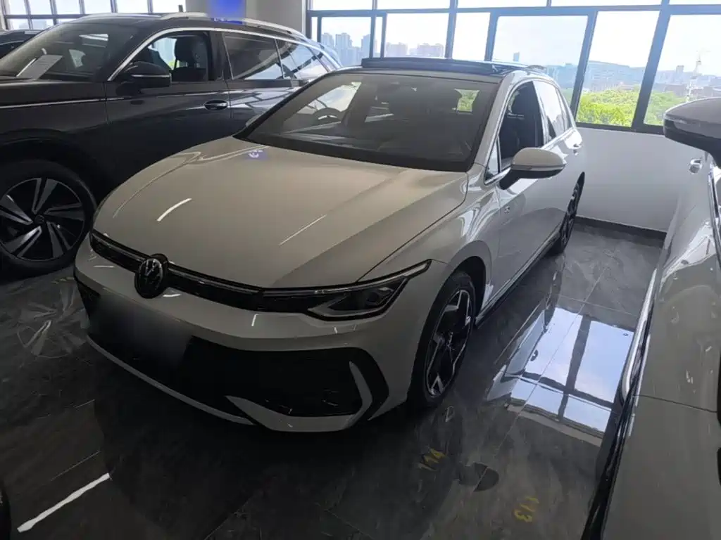 Volkswagen Golf 2025