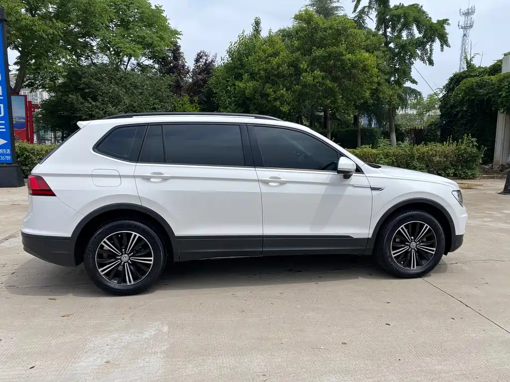 Volkswagen Tiguan L 2021 — фото 15