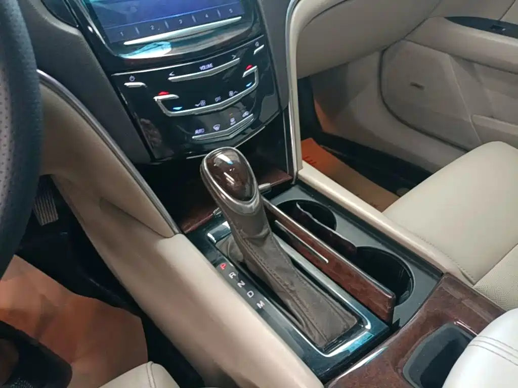 Cadillac XTS 2017 — фото 14
