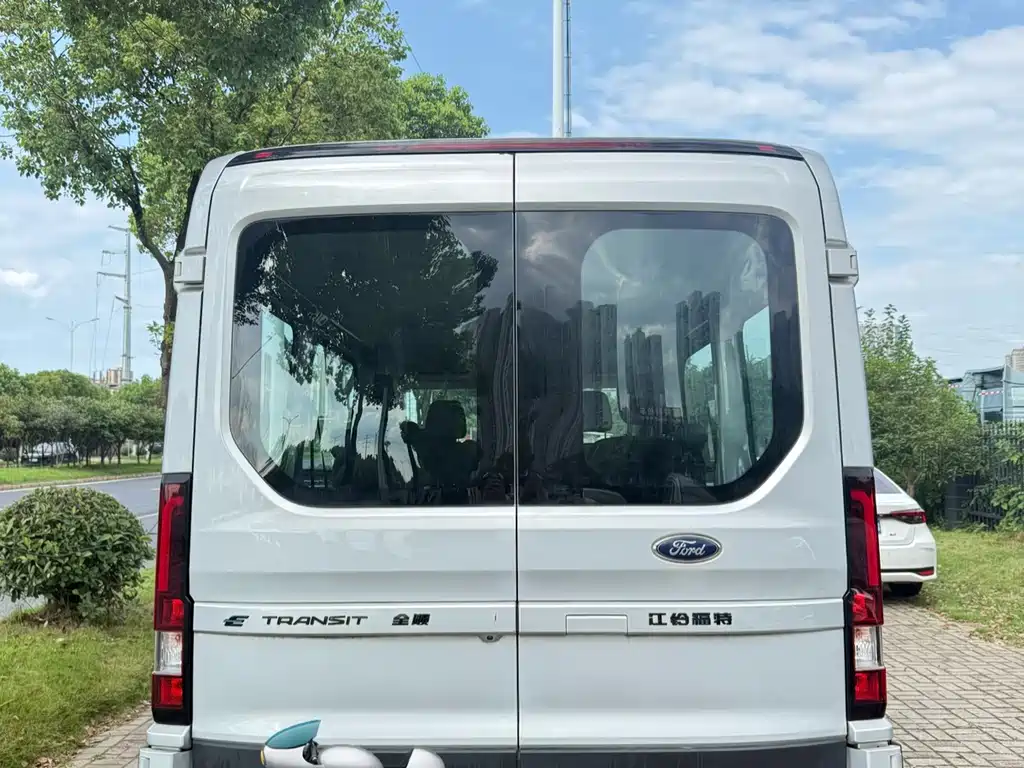 Ford E-Transit 2023 — фото 11
