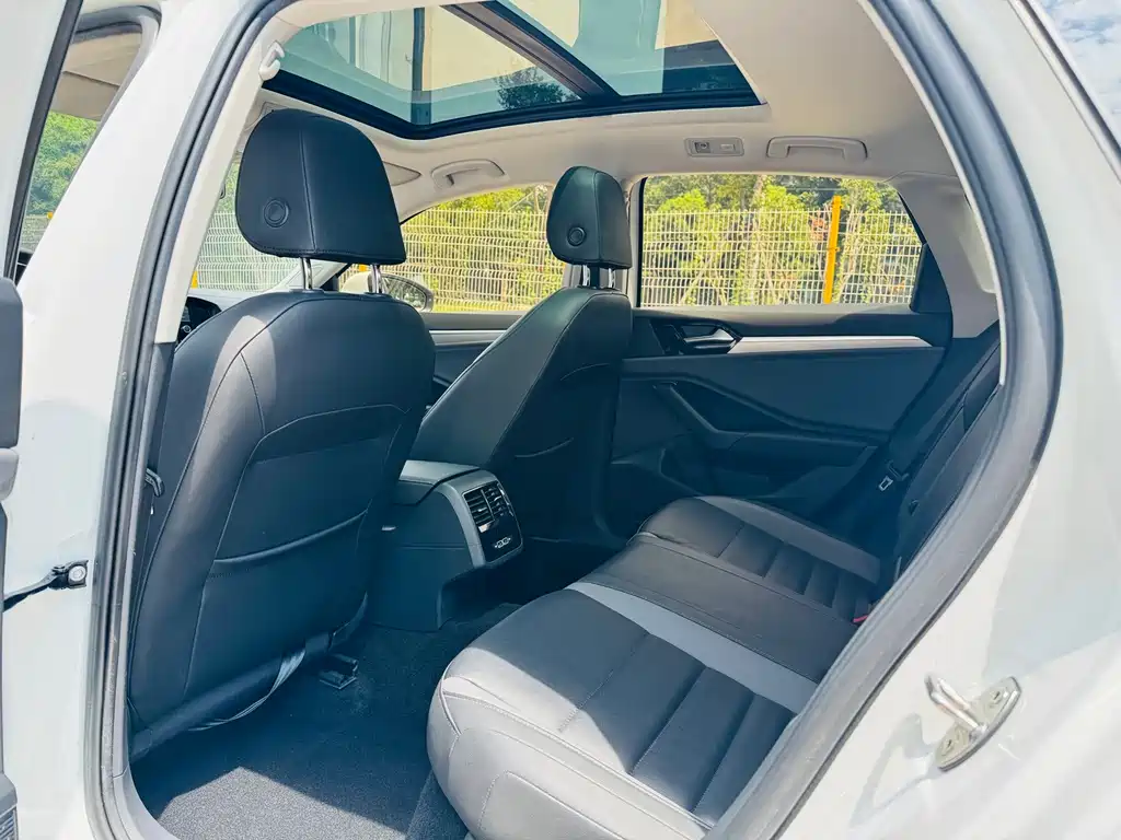 Volkswagen Sagitar 2020
