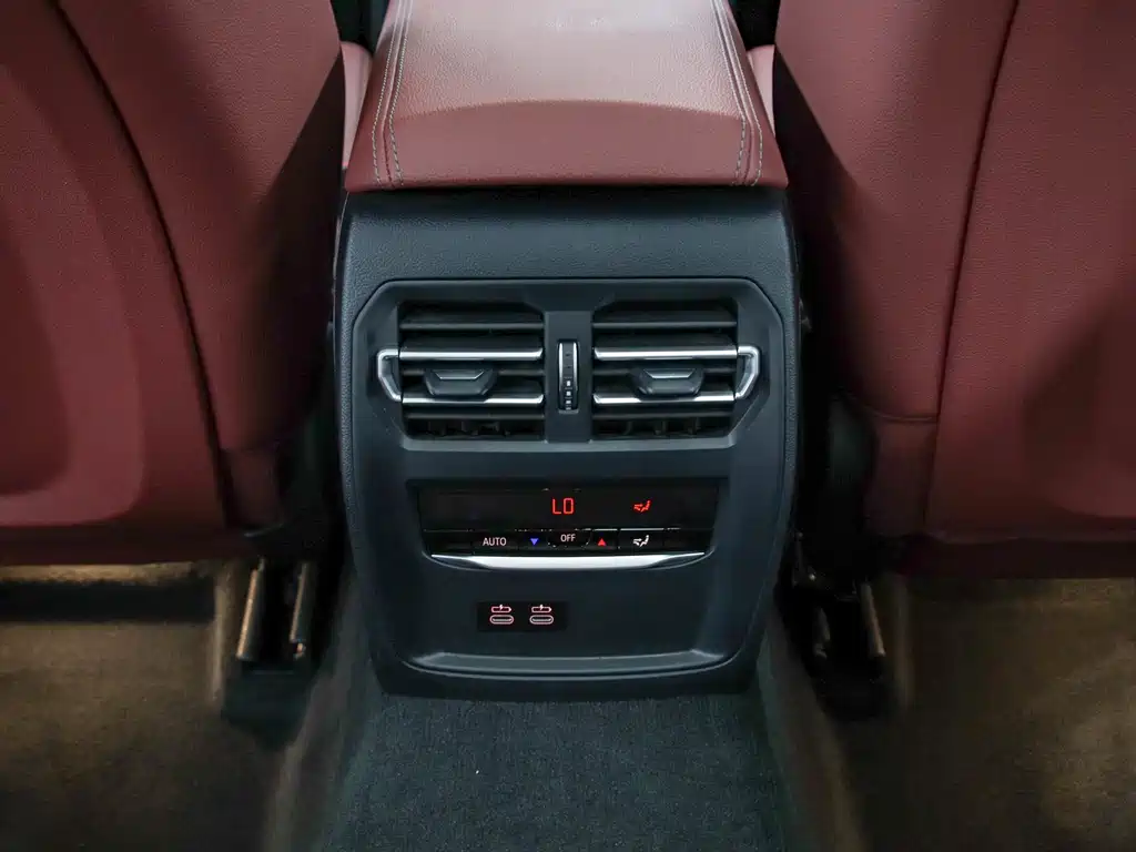 BMW 3 Series 2023 — фото 16