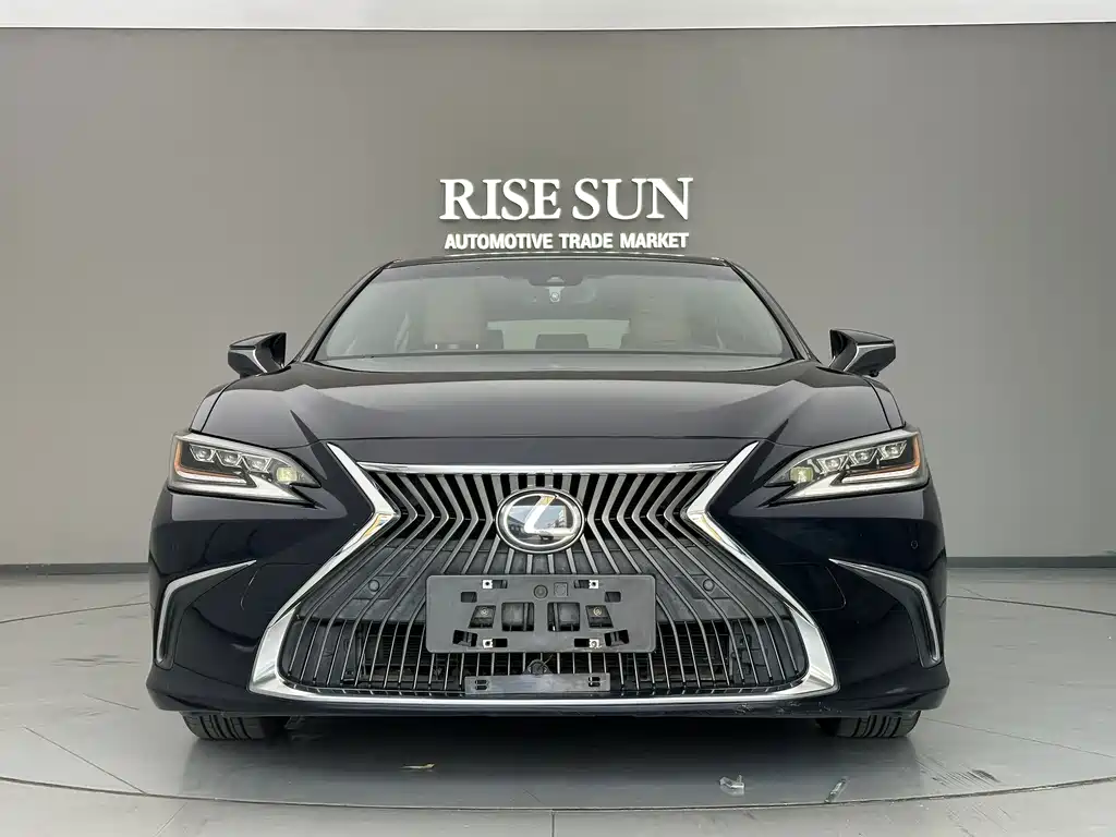 Lexus ES 2018 — фото 2