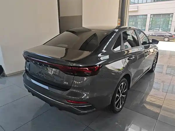 Geely Emgrand 2025