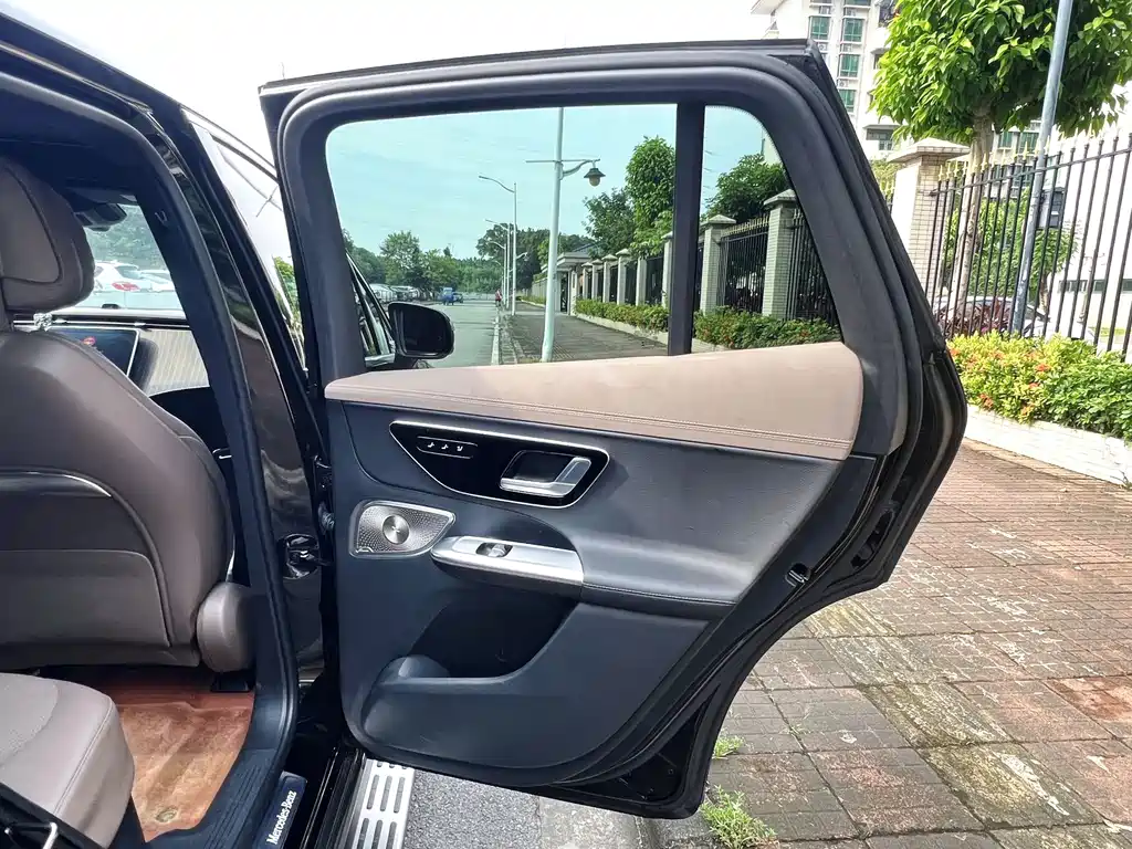 Mercedes-Benz EQE SUV 2024 — фото 15