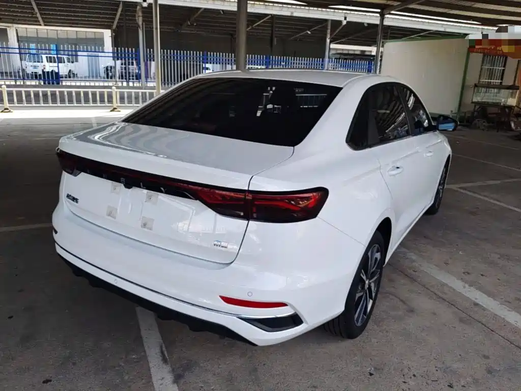 Geely Emgrand 2025