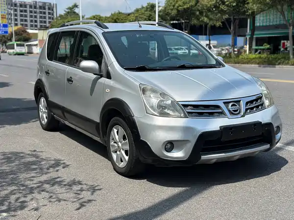 Nissan Livina 2010