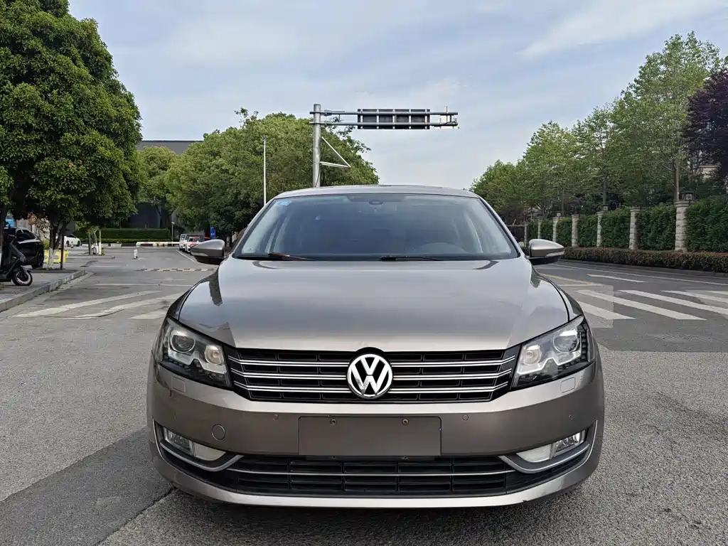 Volkswagen Passat 2013 — фото 2