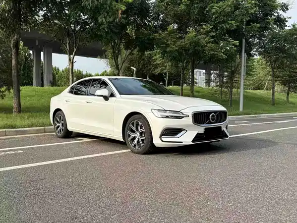 Volvo S60 2025