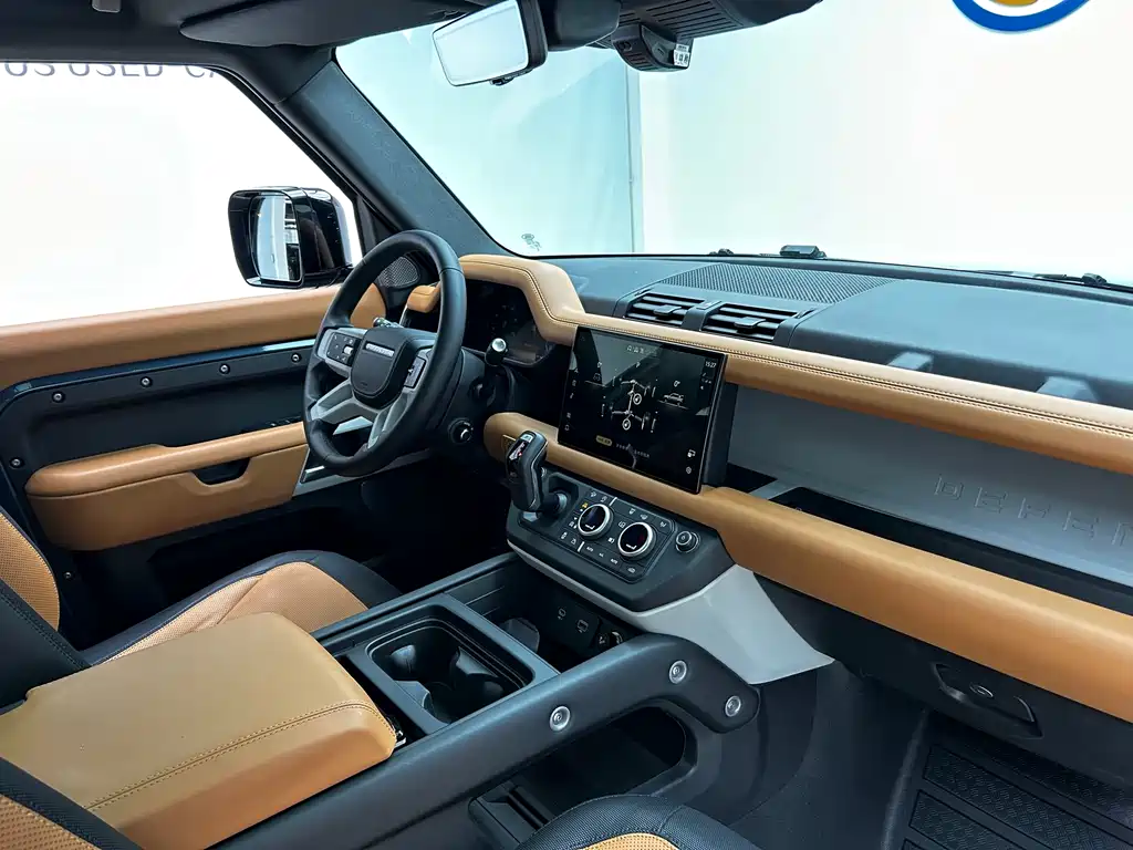 Land Rover Defender 2024 — фото 18