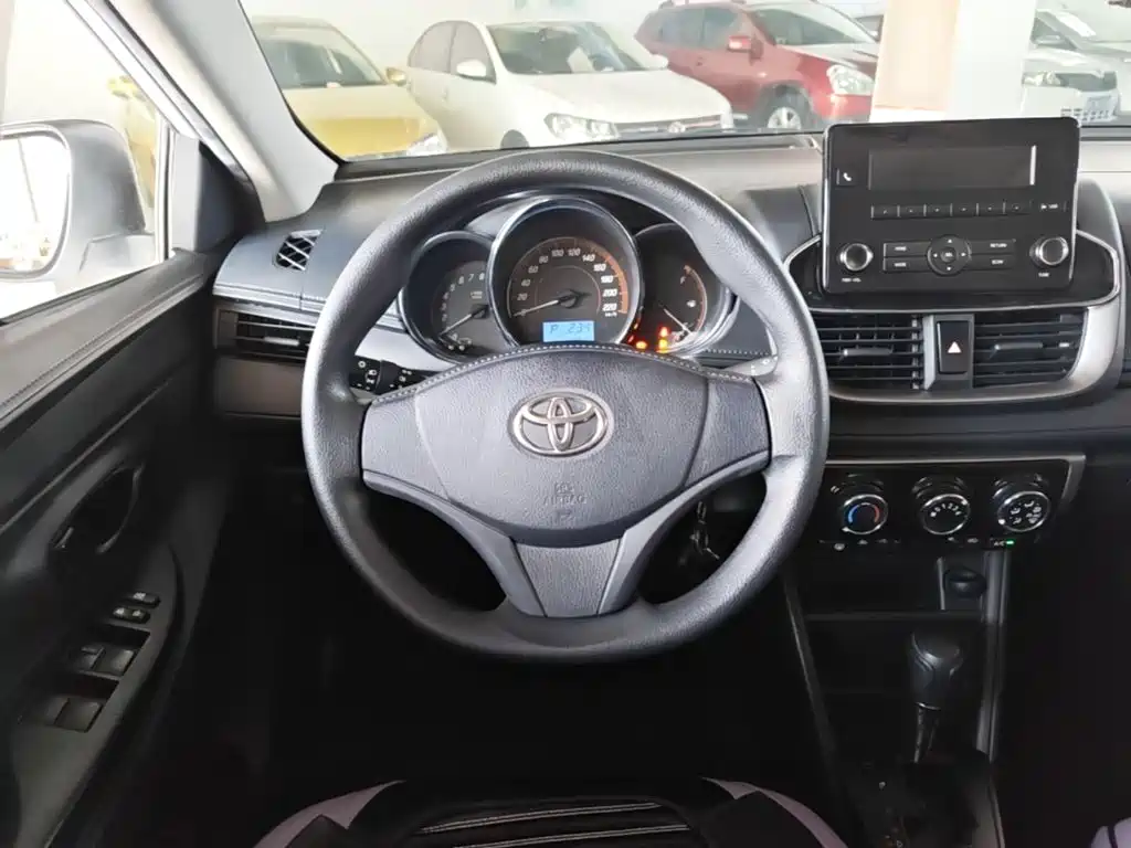 Toyota Yaris L 2021 — фото 11