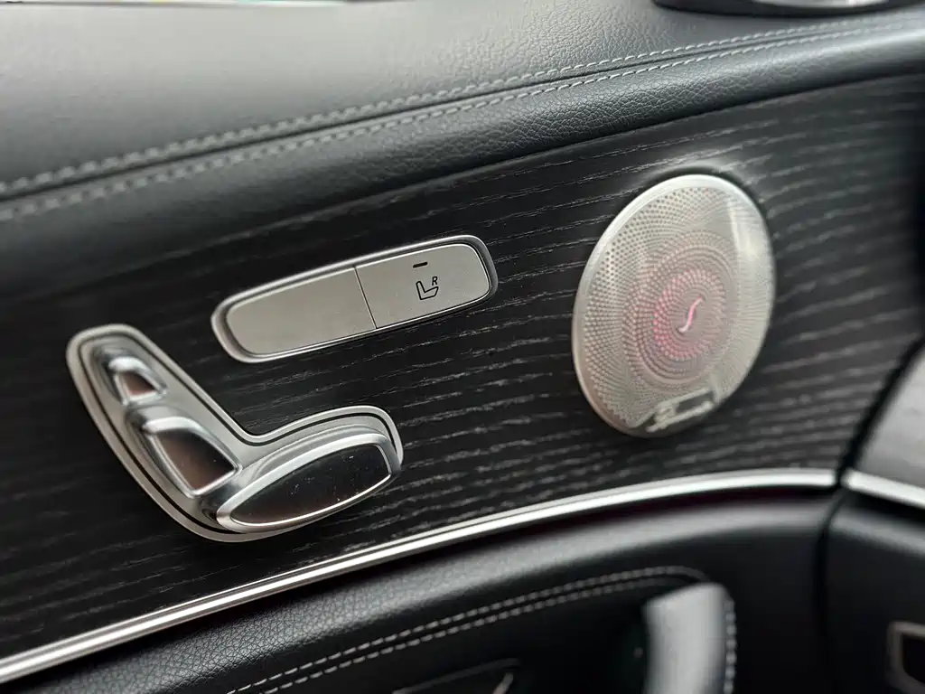 Mercedes-Benz E-Class 2020 — фото 18