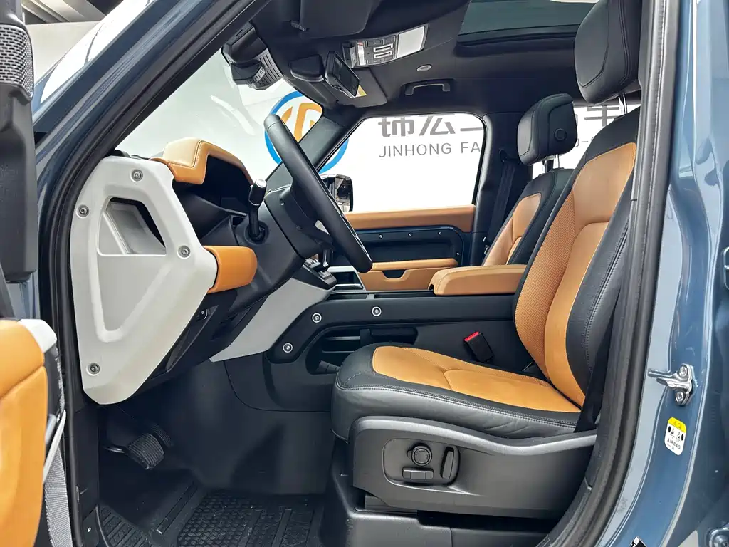 Land Rover Defender 2024 — фото 11