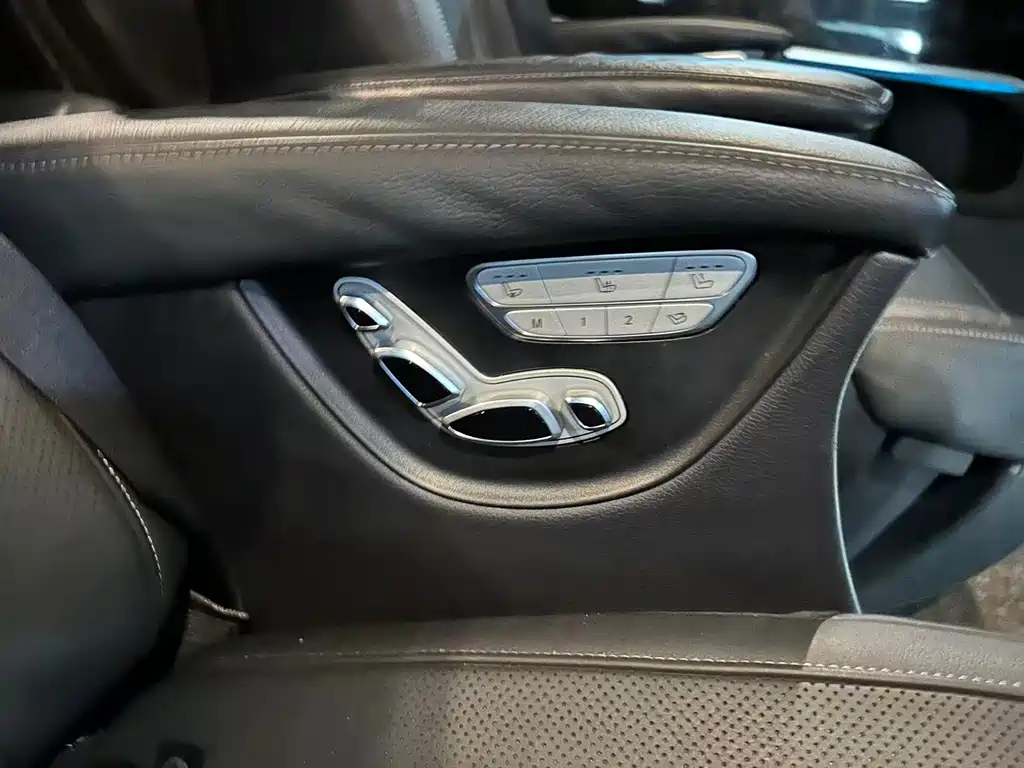 Mercedes-Benz V-Class 2018 — фото 11