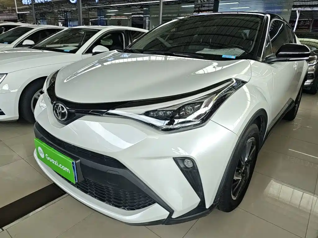 Toyota C-HR 2023 — фото 2