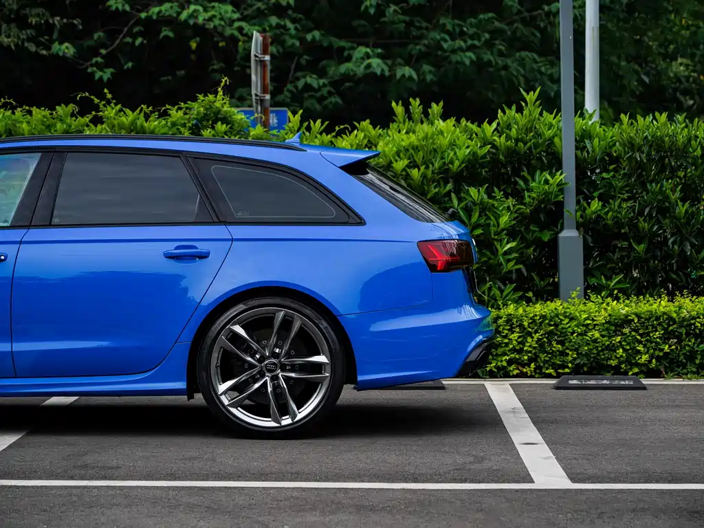 Audi RS 6 2019 — фото 19