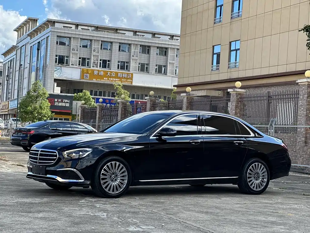 Mercedes-Benz E-Class 2023 — фото 7
