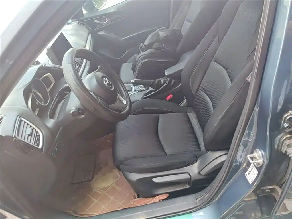 Mazda 3 Axela 2016 — фото 15