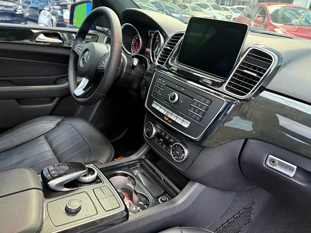 Mercedes-Benz GLE AMG 2018 — фото 17