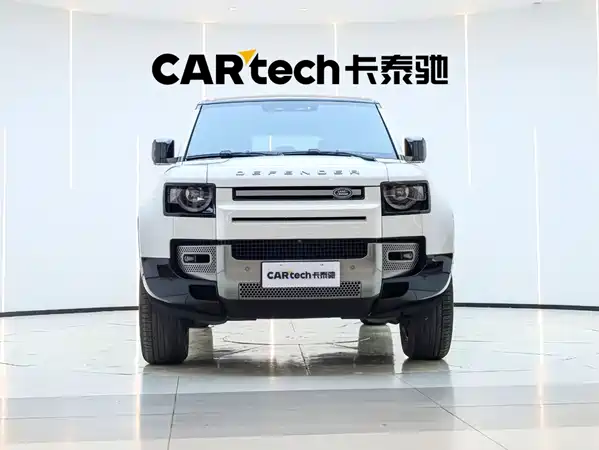 Land Rover Defender 2024