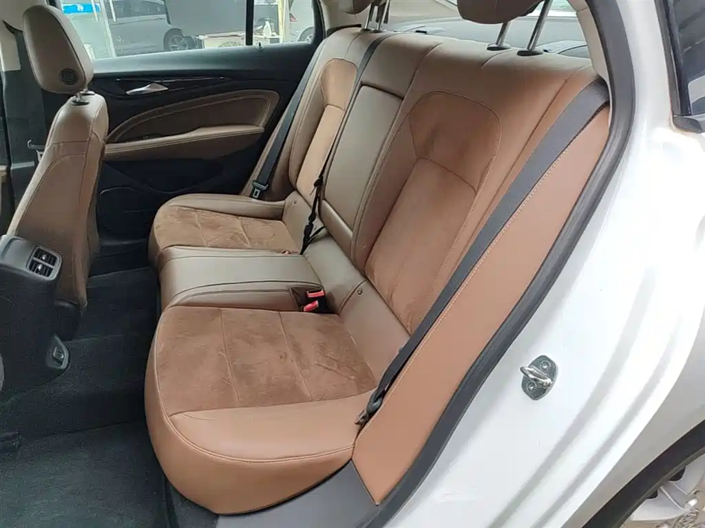 Buick Regal 2018 — фото 17