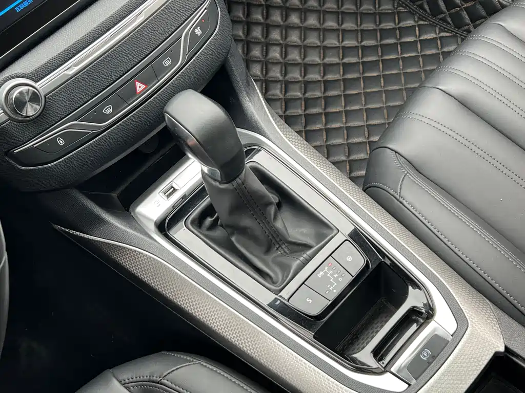Peugeot 408 2019 — фото 11