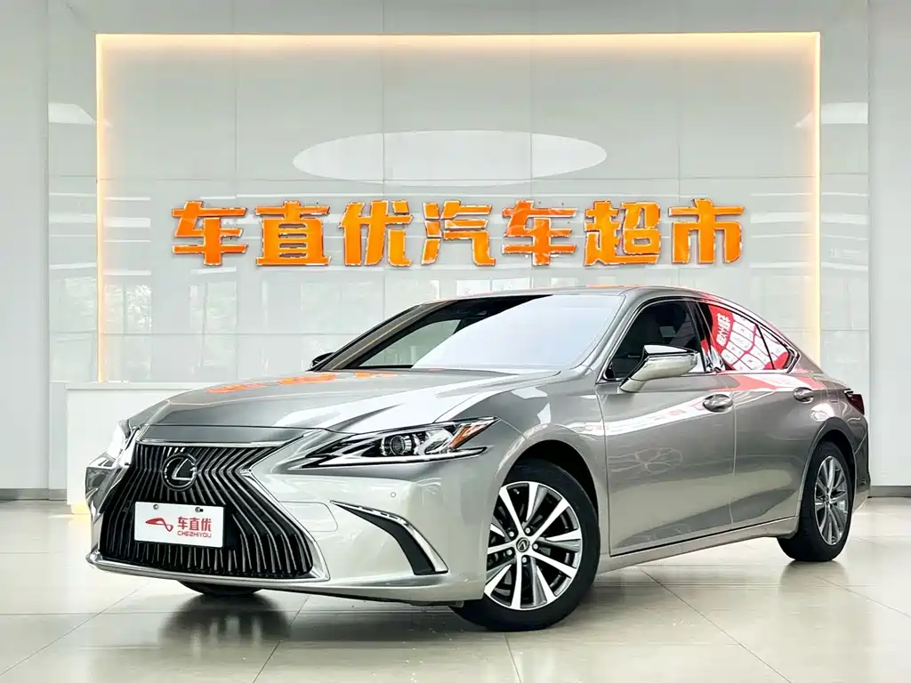 Lexus ES 2019 — фото 1