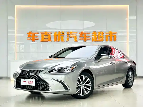 Lexus ES 2019