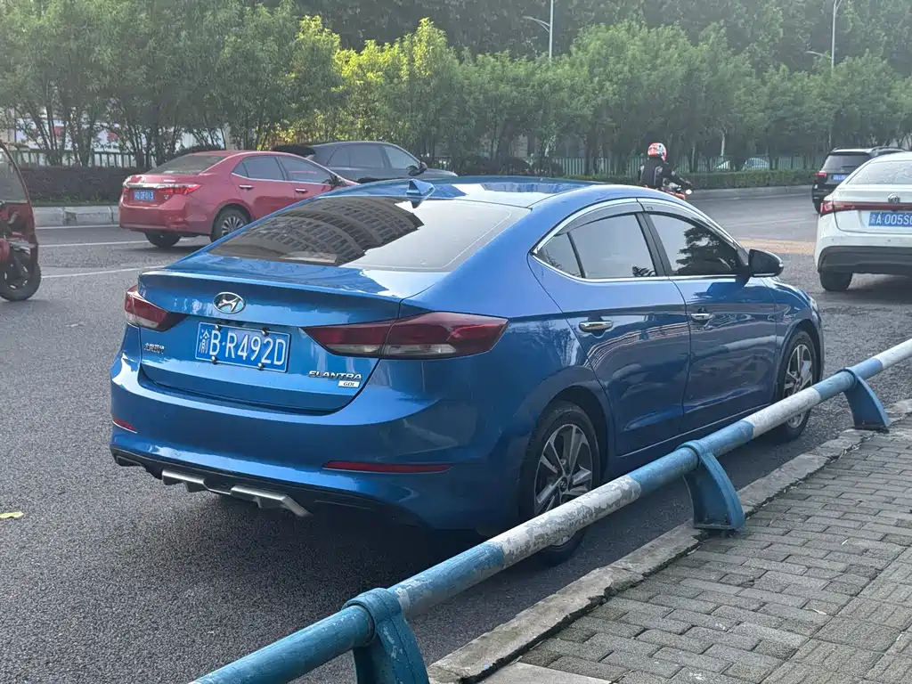 Hyundai Elantra 2016 — фото 4