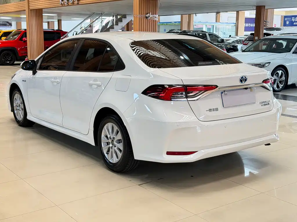 Toyota Corolla 2023 — фото 19