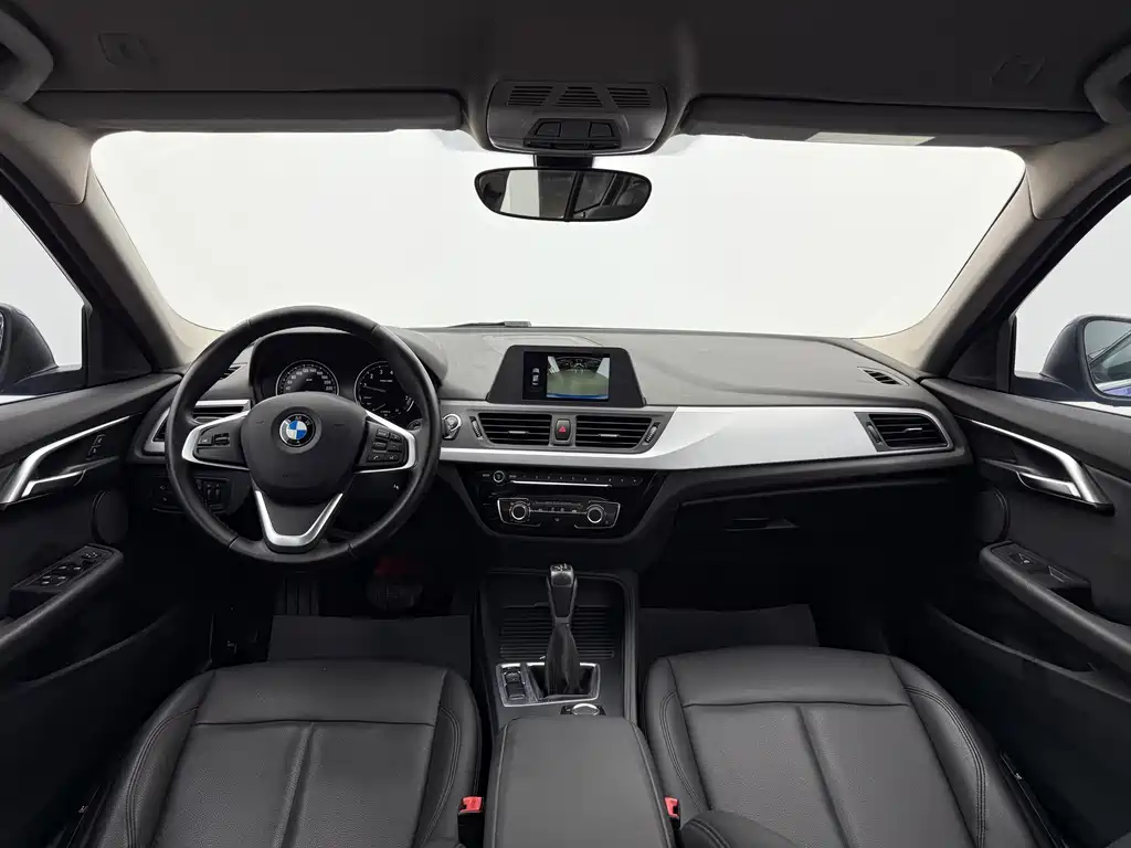 BMW 1 Series 2019 — фото 9