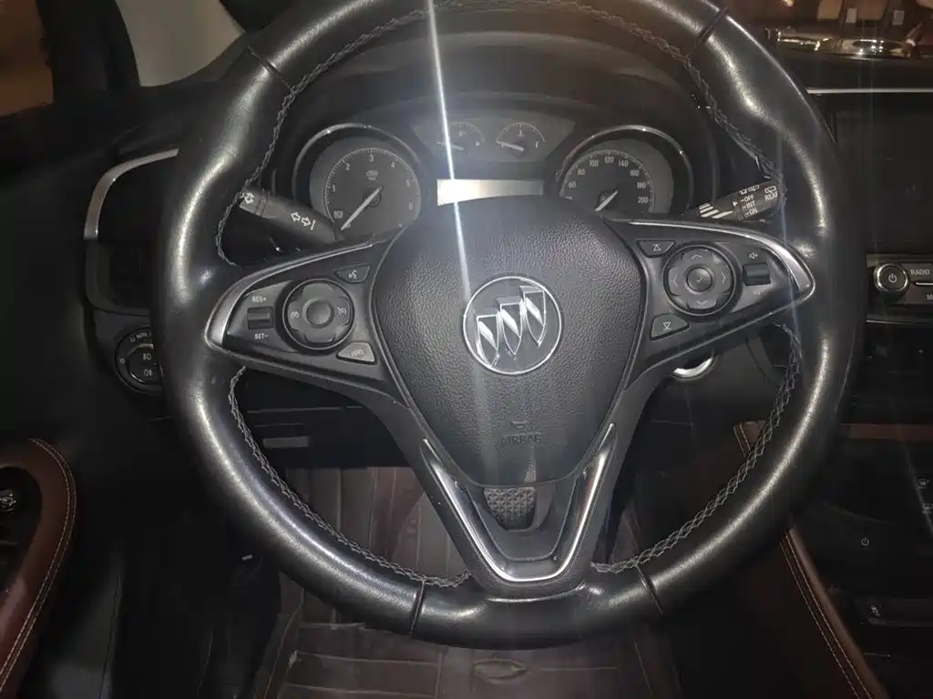 Buick Envision Plus 2018 — фото 3