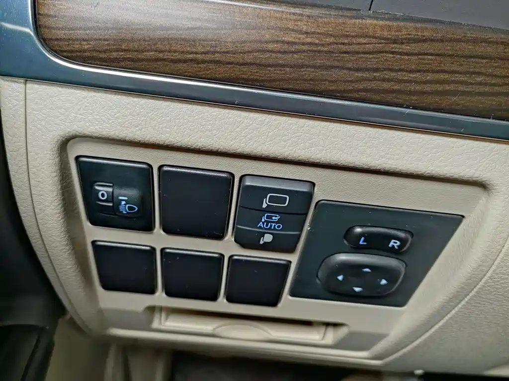 Toyota Land Cruiser 2020 — фото 12