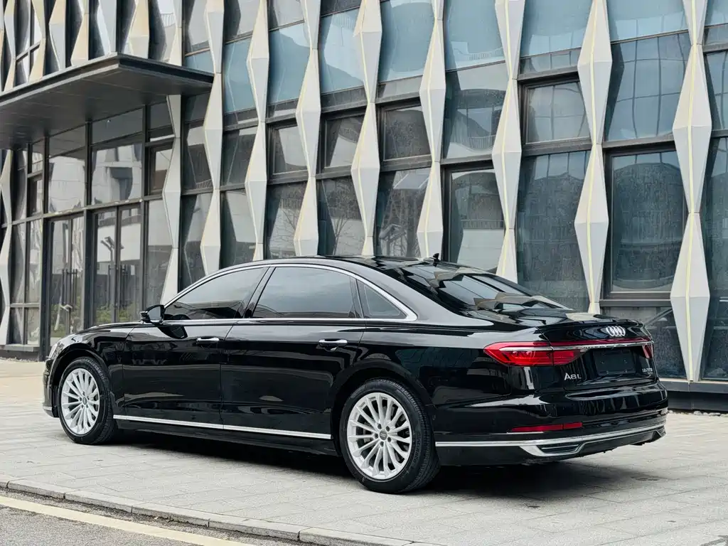 Audi A8 2019 — фото 22
