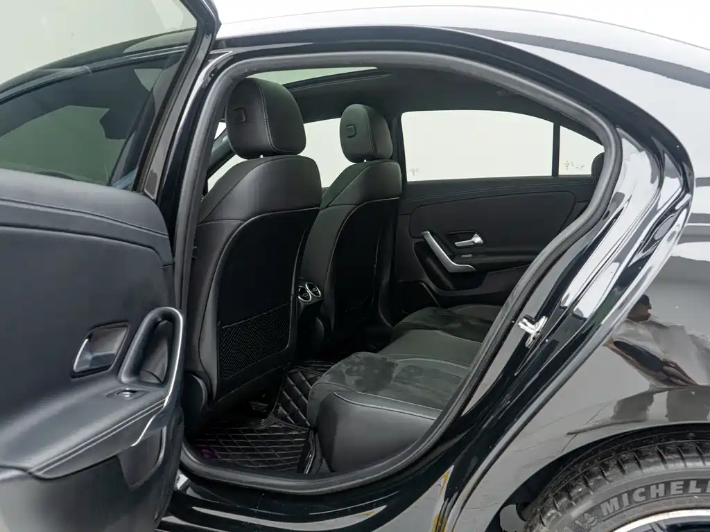 Mercedes-Benz A-Class 2020 — фото 6