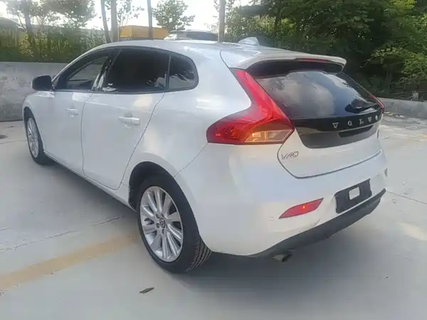 Volvo V40 2015