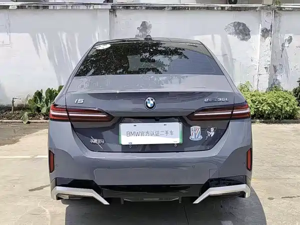 BMW i5 2024