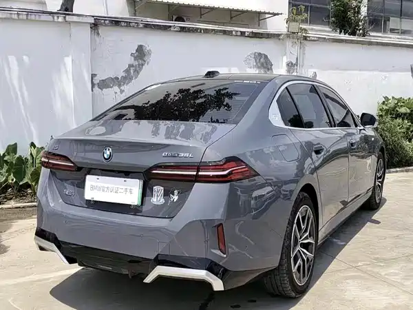 BMW i5 2024