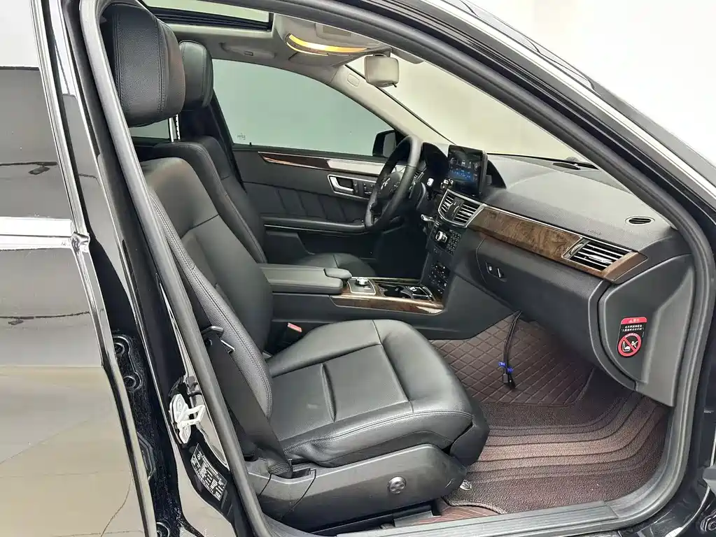 Mercedes-Benz E-Class 2013 — фото 16