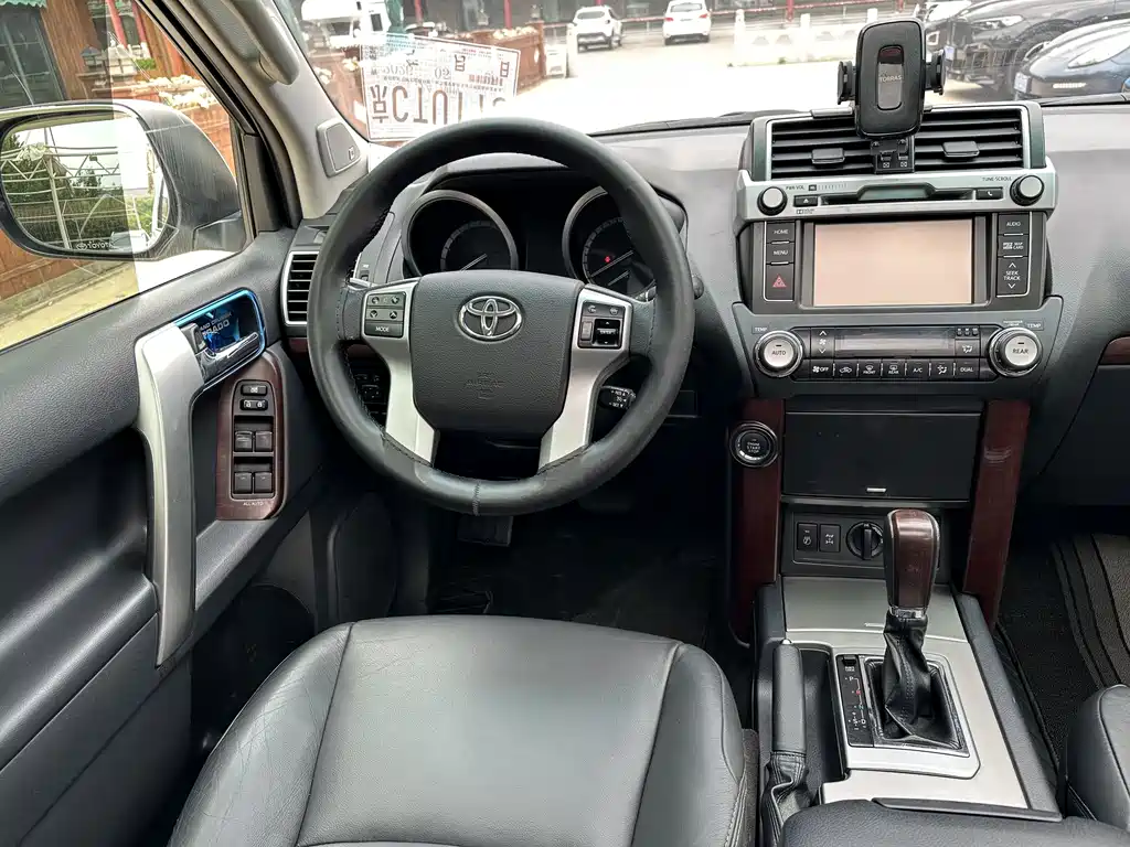 Toyota Prado 2015 — фото 19