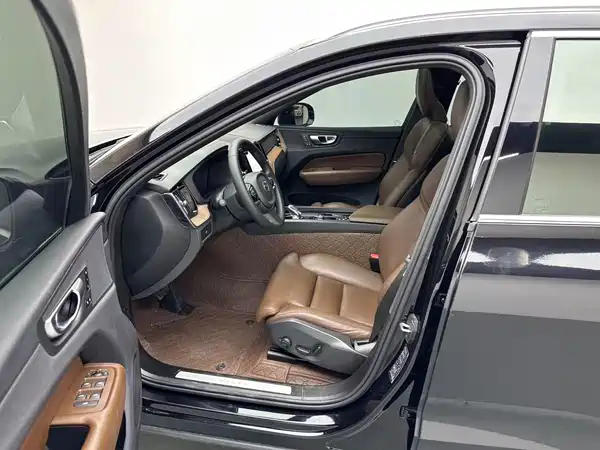 Volvo XC60 2023