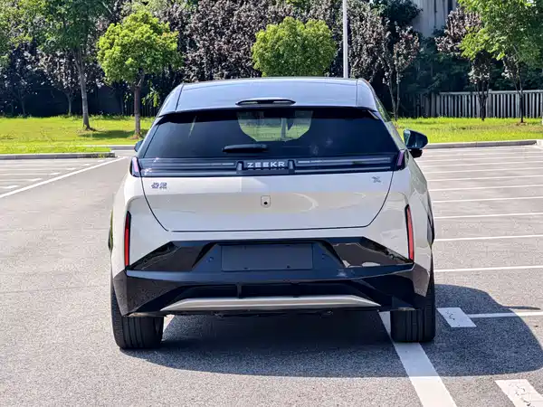 Zeekr X 2024