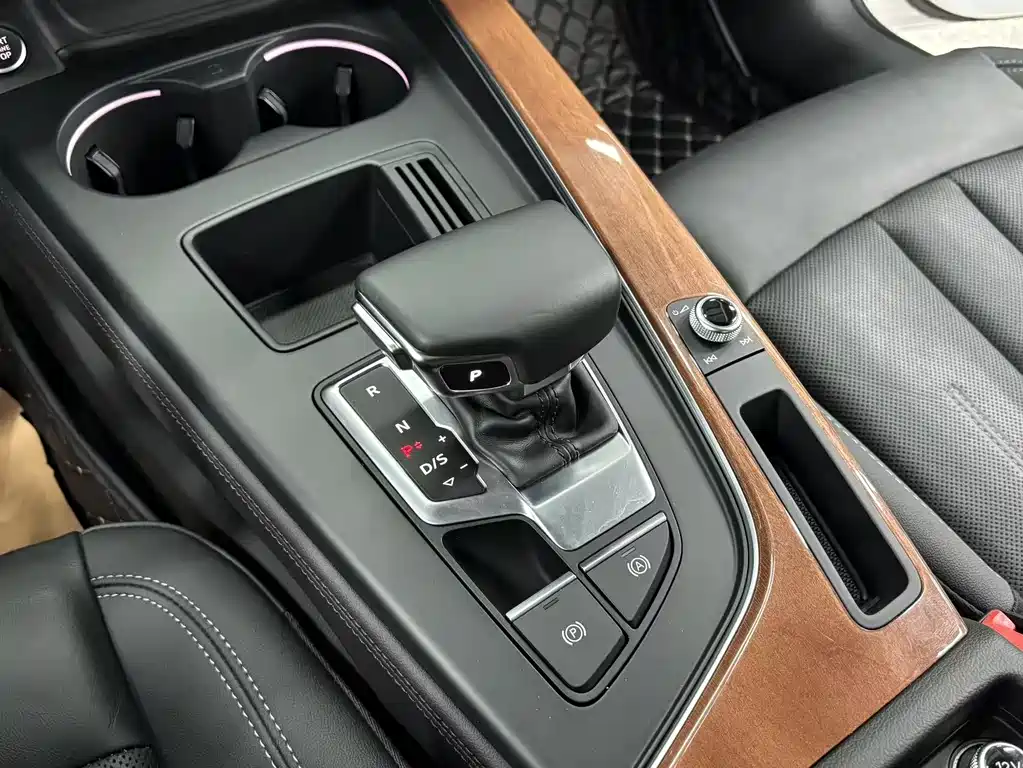 Audi A4L 2021 — фото 10