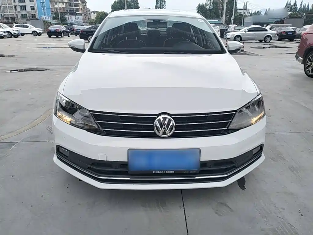 Volkswagen Sagitar 2015