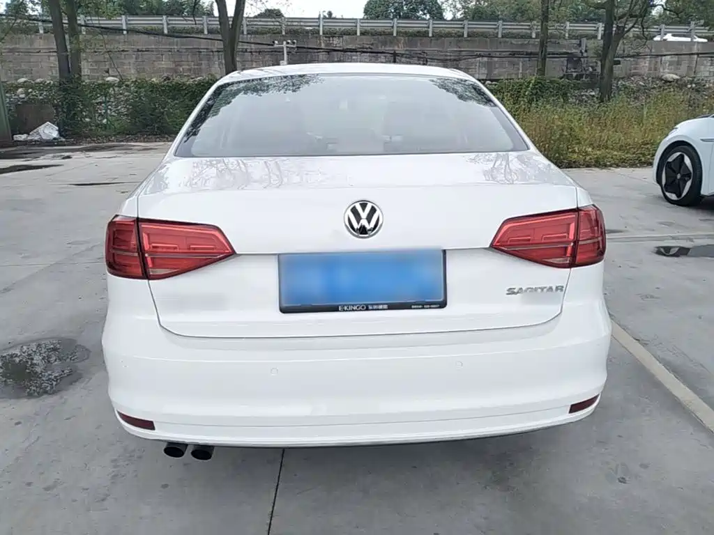 Volkswagen Sagitar 2015