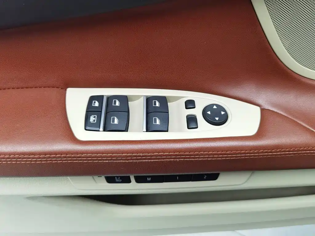 BMW 7 Series 2015 — фото 9