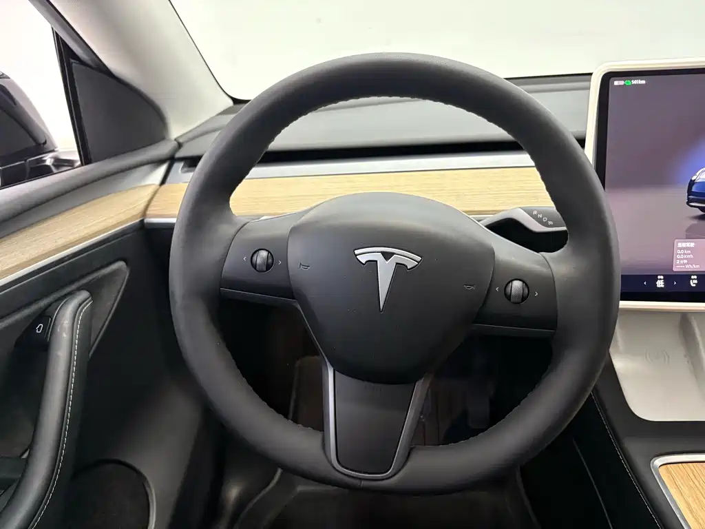 Tesla Model Y 2022 — фото 13