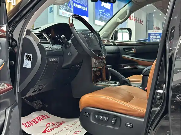 Lexus LX 2014